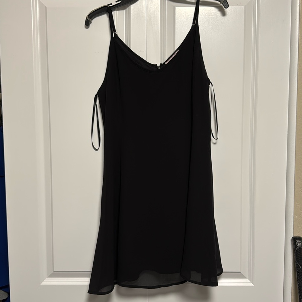 Black Sleeveless Dress